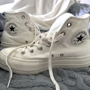 Converse Size 8 Platform high tops